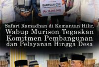 Wakil Bupati Kerinci, H. Murison, menyerahkan santunan kepada warga dan bantuan CSR Bank Jambi di Masjid At-Taqwa, Desa Kemantan Hilir, saat Safari Ramadhan 2026.
