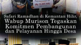 Wakil Bupati Kerinci, H. Murison, menyerahkan santunan kepada warga dan bantuan CSR Bank Jambi di Masjid At-Taqwa, Desa Kemantan Hilir, saat Safari Ramadhan 2026.