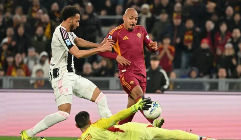 Duel sengit Roma vs Juventus di Stadion Olimpico berakhir imbang 3-3 dengan enam gol tercipta, laga penuh tensi tinggi bagi kedua tim.