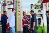 Wakil Bupati Kerinci H. Murison mendampingi Anggota DPR RI Dr. H. Syarif Fasha melakukan sidak ke SPBU memastikan stok dan harga BBM aman jelang Idul Fitri 1447 H.