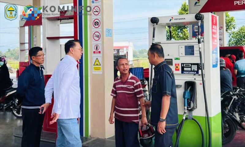 Wakil Bupati Kerinci H. Murison mendampingi Anggota DPR RI Dr. H. Syarif Fasha melakukan sidak ke SPBU memastikan stok dan harga BBM aman jelang Idul Fitri 1447 H.