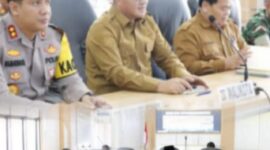 Wali Kota Sungai Penuh Alfin mengikuti rapat koordinasi Operasi Ketupat 2026 secara daring di Aula Polres Kerinci.