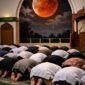 Ilustrasi umat Islam melaksanakan shalat khusuf saat gerhana bulan total pada 3 Maret 2026.