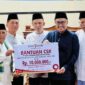 Wako Sungai Penuh Alfin menyerahkan CSR Rp10 juta di Masjid Nurul Falah