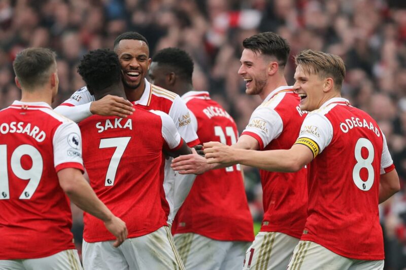 Arsenal memperlebar jarak dari Manchester City di puncak klasemen Liga Inggris setelah meraih hasil positif pada pekan terbaru.