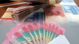 Ilustrasi pekerja menerima Tunjangan Hari Raya (THR) menjelang Idul Fitri 2026.