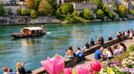 Pemandangan musim semi di Basel, Swiss yang dipenuhi bunga dan wisatawan menikmati suasana kota.