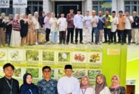 Wawako Sungai Penuh Azhar Hamzah saat melakukan sidak ke Puskesmas Pondok Tinggi untuk memastikan pelayanan kesehatan tetap optimal selama Ramadan.