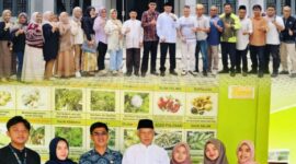 Wawako Sungai Penuh Azhar Hamzah saat melakukan sidak ke Puskesmas Pondok Tinggi untuk memastikan pelayanan kesehatan tetap optimal selama Ramadan.