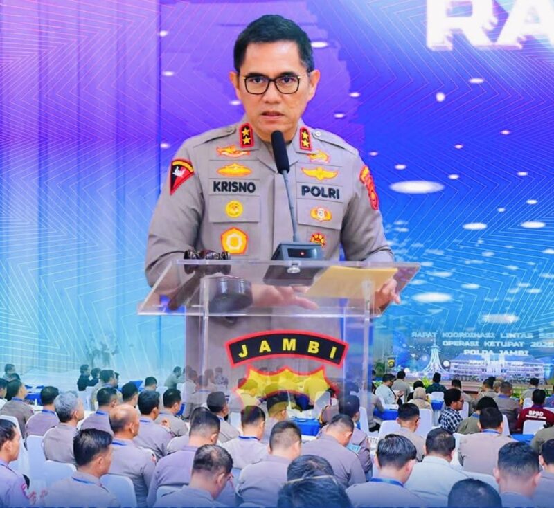 Kapolda Jambi memimpin rapat koordinasi lintas sektoral persiapan pengamanan Operasi Ketupat 2026 di Aula Gedung Siginjai Polda Jambi.
