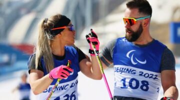 Oksana Masters dan Aaron Pike dikenal sebagai pasangan atlet Paralimpiade yang sama-sama berprestasi di olahraga musim dingin.