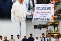 Wako Sungai Penuh Alfin mendampingi Gubernur Jambi Al Haris dalam Safari Ramadan di Masjid Al Falah Kabupaten Kerinci.