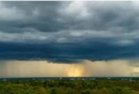 BMKG memperingatkan enam provinsi di Indonesia berpotensi mengalami hujan sangat lebat pada 8 Maret 2026.