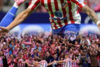 Pemain Atletico Madrid merayakan gol kemenangan saat mengalahkan Real Sociedad dengan skor 3-2 dalam pertandingan Liga Spanyol di Stadion Metropolitano, Madrid.