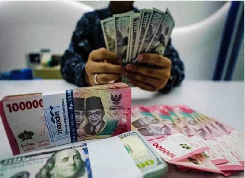 Ilustrasi pergerakan nilai tukar dolar Amerika Serikat terhadap rupiah di pasar keuangan.