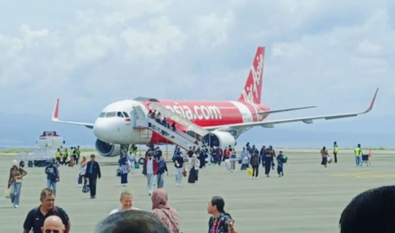 Pesawat AirAsia menambah rute penerbangan Surabaya–Makassar yang terhubung ke Luwuk, Palu, dan Kendari untuk memperkuat konektivitas Indonesia Timur