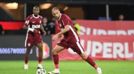 Striker veteran Aljazair Islam Slimani yang kini membela CFR Cluj di Liga Rumania.