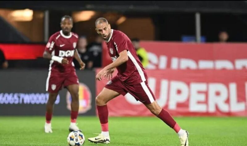 Striker veteran Aljazair Islam Slimani yang kini membela CFR Cluj di Liga Rumania.