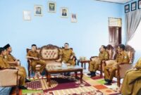 Wako Sungai Penuh Alfin saat melakukan sidak di Dinas Kesehatan untuk memastikan pelayanan kesehatan tetap optimal selama Ramadan.