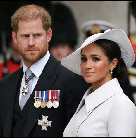 Pangeran Harry kembali menjadi sorotan setelah muncul buku biografi baru yang memicu kontroversi.