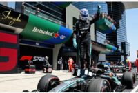 George Russell merayakan kemenangan pada sprint race F1 GP China 2026 di Shanghai International Circuit.