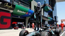George Russell merayakan kemenangan pada sprint race F1 GP China 2026 di Shanghai International Circuit.