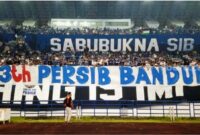 Suporter Bobotoh merayakan ulang tahun ke-93 Persib Bandung dengan penuh semangat.