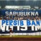 Suporter Bobotoh merayakan ulang tahun ke-93 Persib Bandung dengan penuh semangat.