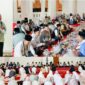 Bupati Kerinci Monadi saat menghadiri penutupan Safari Ramadhan dan peringatan Nuzulul Qur’an di Islamic Center Kerinci.