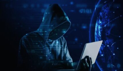 Ilustrasi pembobolan rekening mobile banking oleh pelaku kejahatan siber