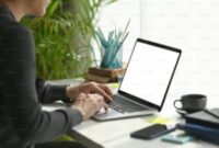 Ilustrasi wajib pajak mengakses DJP Online saat batas akhir pelaporan SPT Tahunan.