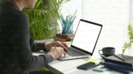 Ilustrasi wajib pajak mengakses DJP Online saat batas akhir pelaporan SPT Tahunan.