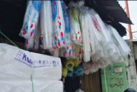 Kenaikan harga plastik berdampak langsung pada biaya produksi pelaku UMKM di Indonesia