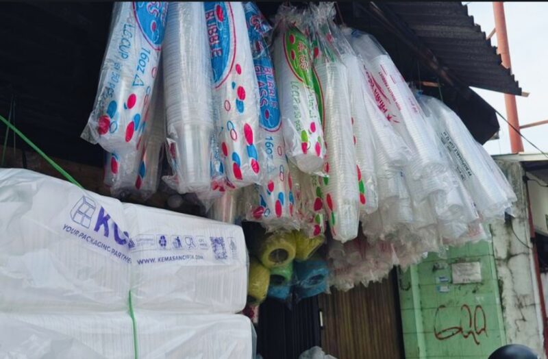Kenaikan harga plastik berdampak langsung pada biaya produksi pelaku UMKM di Indonesia