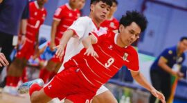 Pemain Timnas Futsal Indonesia berduel dengan Vietnam pada semifinal Piala AFF Futsal 2026. Indonesia menang tipis 3-2 dan memastikan tiket ke final.