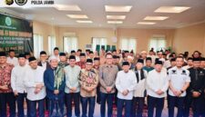 Kapolda Jambi bersama pejabat daerah dan tokoh agama dalam acara Halal Bihalal MUI Provinsi Jambi