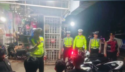 Petugas Polres Pringsewu mengamankan sepeda motor hasil razia balap liar di sejumlah titik rawan