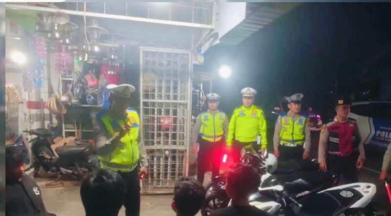 Polres Pringsewu menggelar razia balap liar pada malam hingga dini hari dan berhasil mengamankan 14 sepeda motor serta puluhan pemuda di beberapa lokasi rawan.
