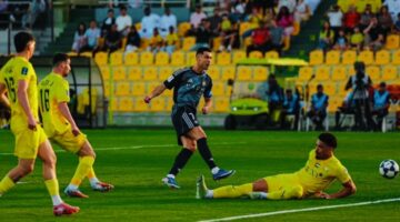 Cristiano Ronaldo mencetak gol saat Al Nassr mengalahkan Al Wasl dengan skor 4-0 pada laga perempat final AFC Champions League Two 2025/2026.