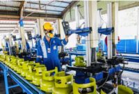 Ilustrasi tabung LPG 3 kg bersubsidi dan Bright Gas 12 kg non-subsidi yang mengalami kenaikan harga signifikan. 