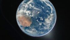 Citra bumi dari luar angkasa yang diambil satelit program Landsat milik NASA untuk memantau kondisi lingkungan dan perubahan iklim global.