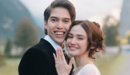 El Rumi dan Syifa Hadju saat prosesi pernikahan di Jakarta