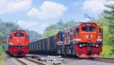 Kereta api menjadi solusi transportasi logistik efisien dengan kapasitas besar dan ketepatan waktu tinggi di Indonesia