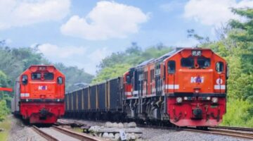 Kereta api menjadi solusi transportasi logistik efisien dengan kapasitas besar dan ketepatan waktu tinggi di Indonesia
