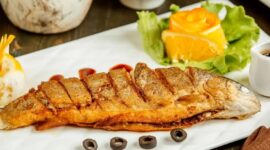 Bandeng presto goreng crispy dengan tekstur renyah di luar dan lembut di dalam, cocok untuk menu makan siang keluarga.