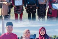 Dua guru SMP Negeri 13 Kerinci mendapat apresiasi kepala sekolah usai meraih prestasi tingkat nasional dan provinsi pada Hardiknas 2026.