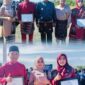Dua guru SMP Negeri 13 Kerinci mendapat apresiasi kepala sekolah usai meraih prestasi tingkat nasional dan provinsi pada Hardiknas 2026.