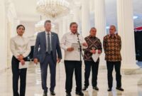 Sejumlah pejabat menyampaikan pernyataan kepada media terkait kebijakan ekonomi, termasuk langkah penguatan rupiah dan pembatasan pembelian dolar AS
