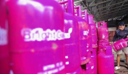 Tabung LPG 3 kg, 5,5 kg, dan 12 kg di pangkalan resmi