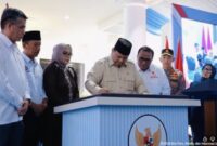 Presiden Prabowo Subianto saat meresmikan Museum dan Rumah Singgah Marsinah di Kabupaten Nganjuk, Jawa Timur